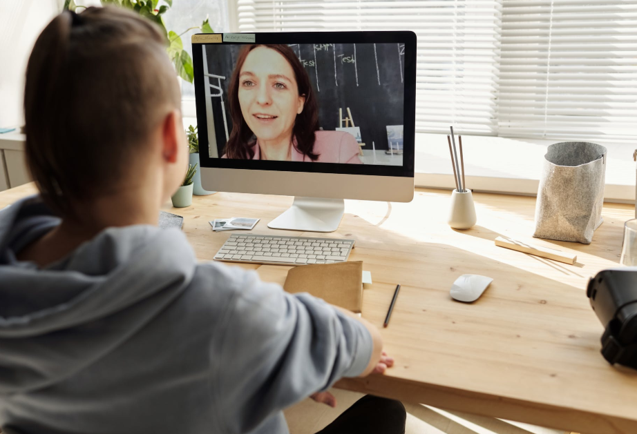 kid listening to virtual teacher